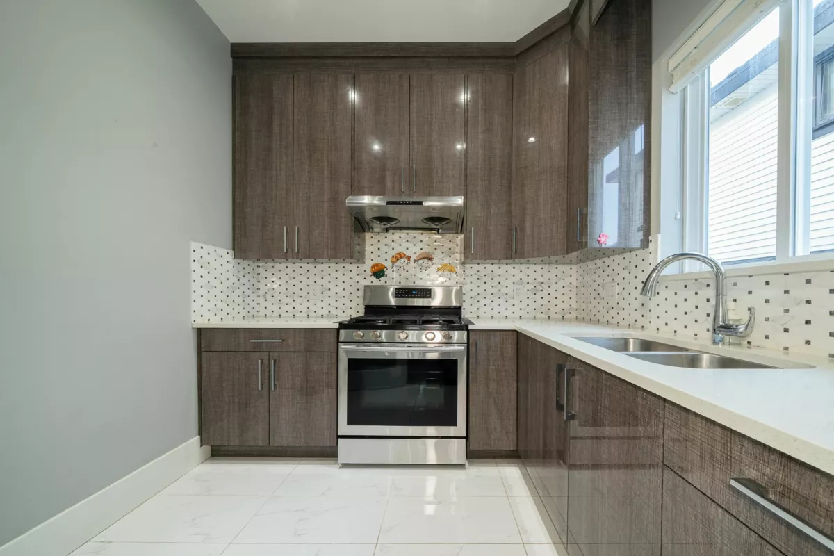 Walk-In Closet Photo of 15441 76b Avenue, Surrey, BC