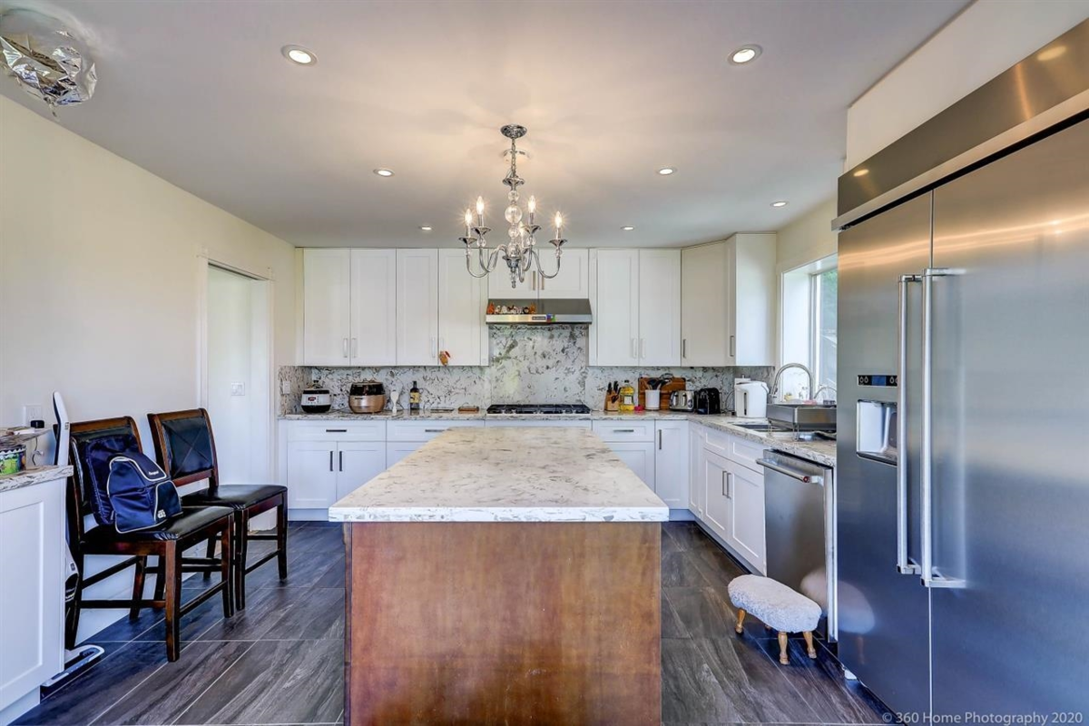 Breakfast Nook Photo of 4333 Locarno Crescent, Vancouver, BC