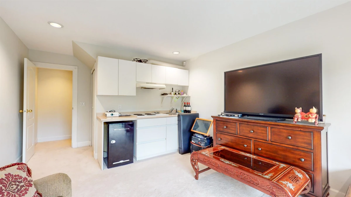 Hallway Photo of 4333 Locarno Crescent, Vancouver, BC