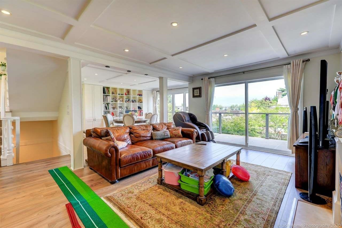 Kitchen Photo of 4333 Locarno Crescent, Vancouver, BC