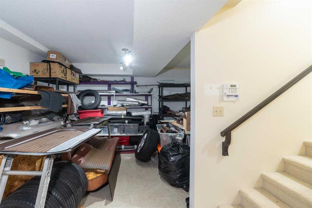 Laundry Room Photo of 100 E Kensington Road, North Vancouver, BC