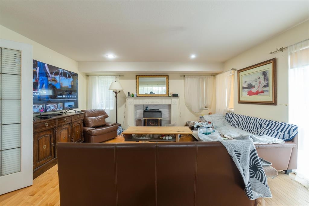 Living Room Photo of 100 E Kensington Road, North Vancouver, BC