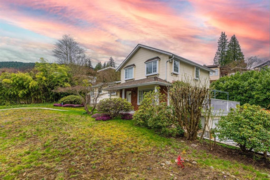 100 E Kensington Road, North Vancouver, BC