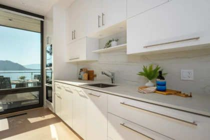 Breakfast Nook Photo of 8885 Lawrence Way, West Vancouver, BC