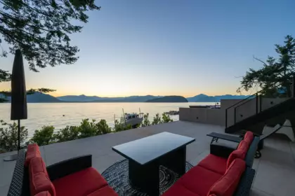 Garden / Landscaping Photo of 8885 Lawrence Way, West Vancouver, BC