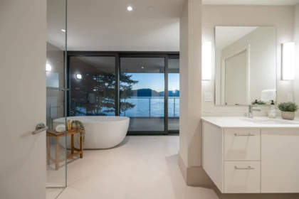 Mudroom Photo of 8885 Lawrence Way, West Vancouver, BC