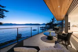 8885 Lawrence Way, West Vancouver, BC
