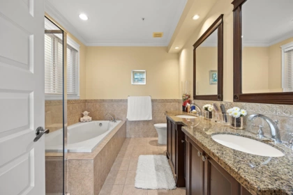 Laundry Room Photo of 15093 Buena Vista Avenue, White Rock, BC