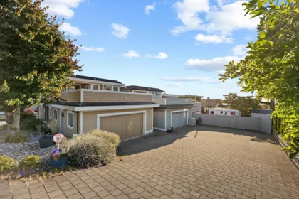 Outdoor Kitchen Photo of 15093 Buena Vista Avenue, White Rock, BC