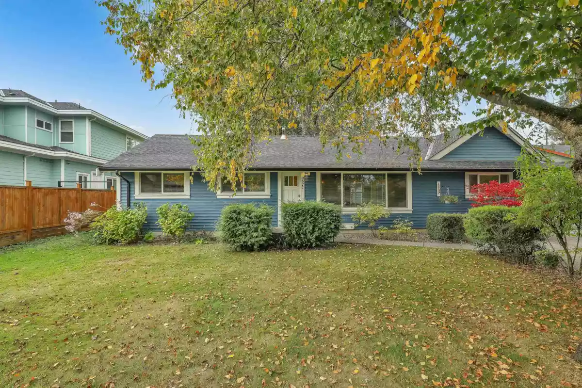 Breakfast Nook Photo of 9671 153a Street, Surrey, BC