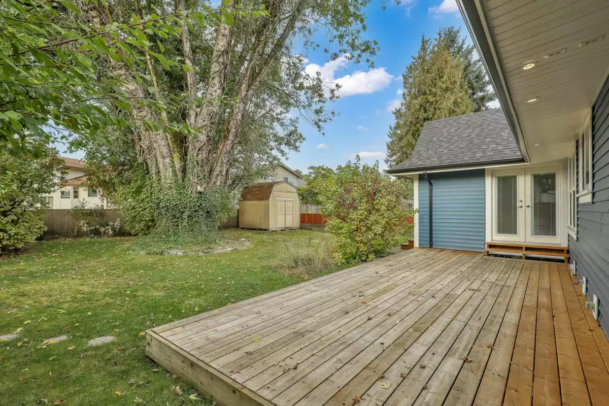 Family Room Photo of 9671 153a Street, Surrey, BC