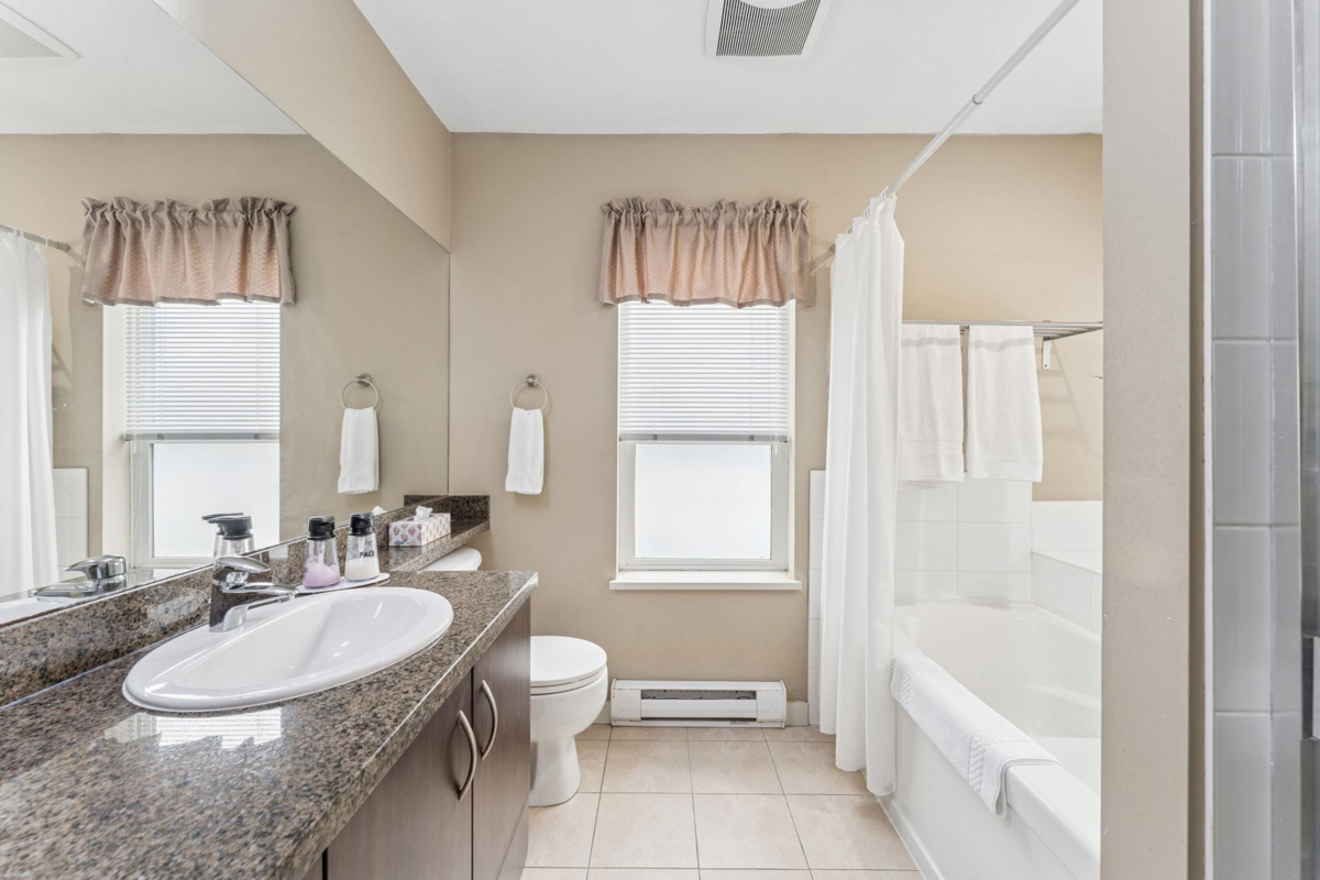 Entry Foyer Photo of 22337 Sharpe Avenue, Richmond, BC