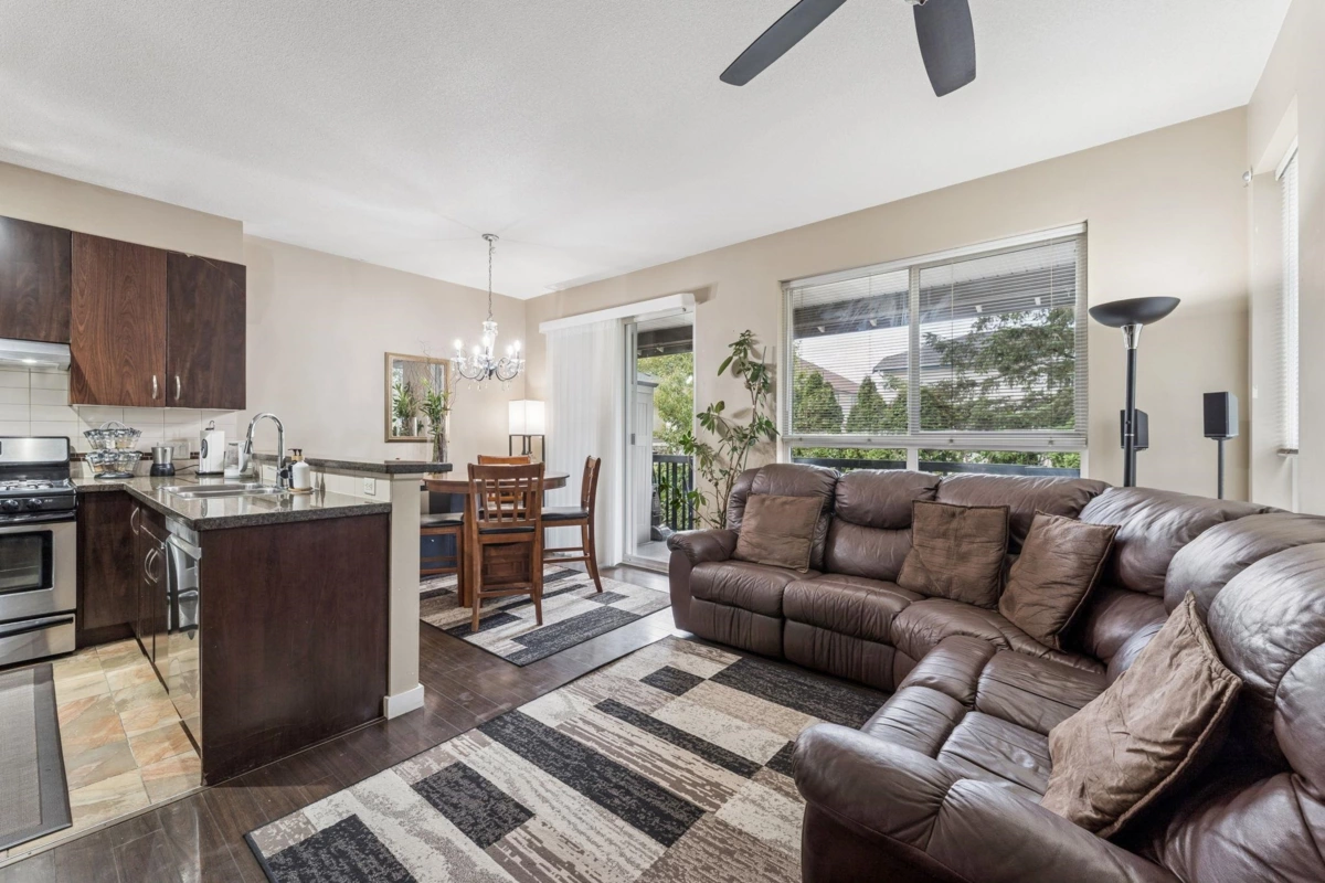 Kitchen Island Photo of 22337 Sharpe Avenue, Richmond, BC