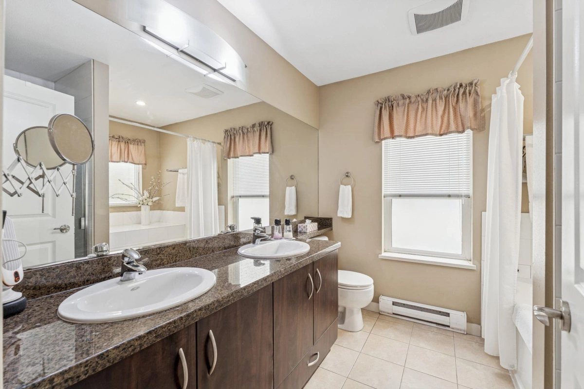 Mudroom Photo of 22337 Sharpe Avenue, Richmond, BC