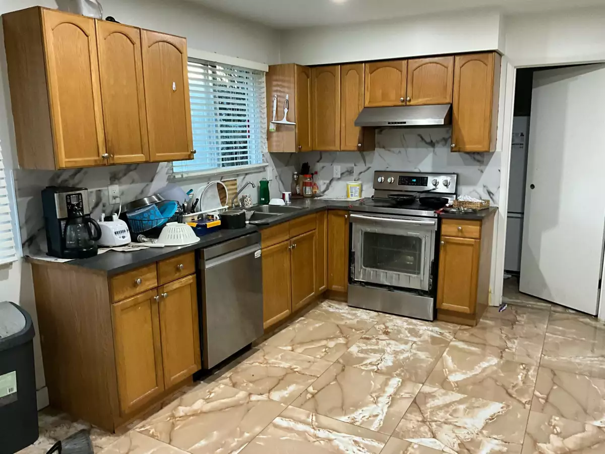 Kitchen Photo of 13421 87a Avenue, Surrey, BC