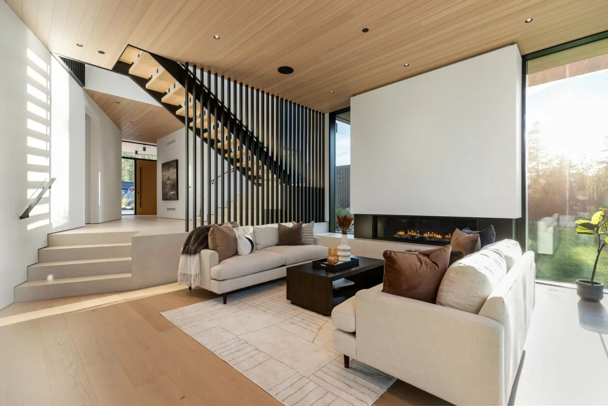 Dining Area Photo of 9257 Wedgemount Plateau Drive, Whistler, BC