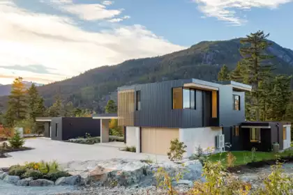 9257 Wedgemount Plateau Drive, Whistler, BC, Whistler — Single Family Residence for sale
