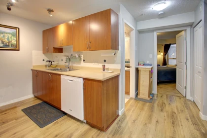 Kitchen Island Photo of 207 38003 Second Avenue, Squamish, BC