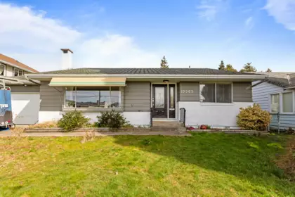 15365 Pacific Avenue, White Rock, BC, White Rock — Single Family Residence for sale