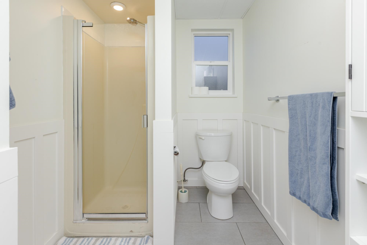 Backyard Photo of 832 Stevens Street, White Rock, BC