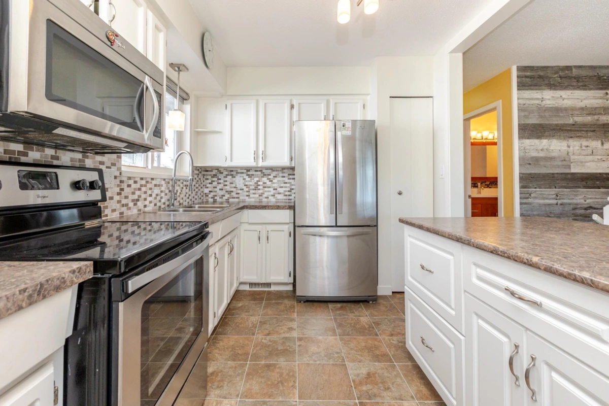 Breakfast Nook Photo of 832 Stevens Street, White Rock, BC