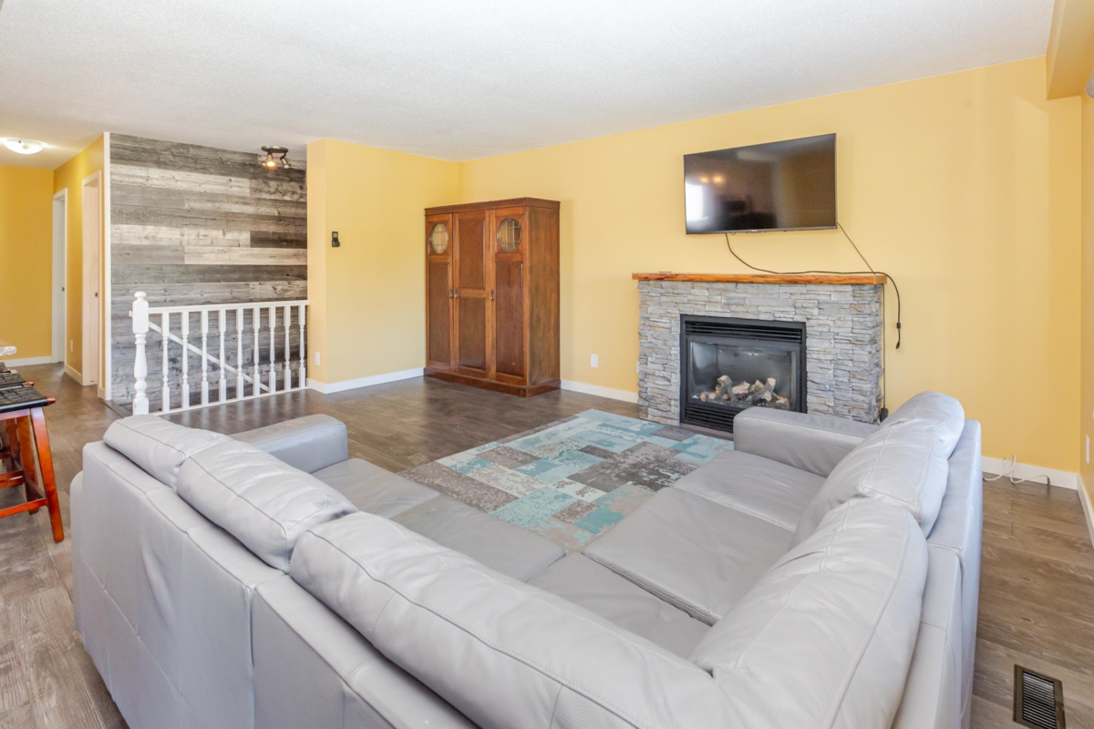 Family Room Photo of 832 Stevens Street, White Rock, BC