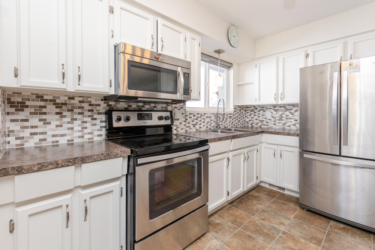 Pantry Photo of 832 Stevens Street, White Rock, BC