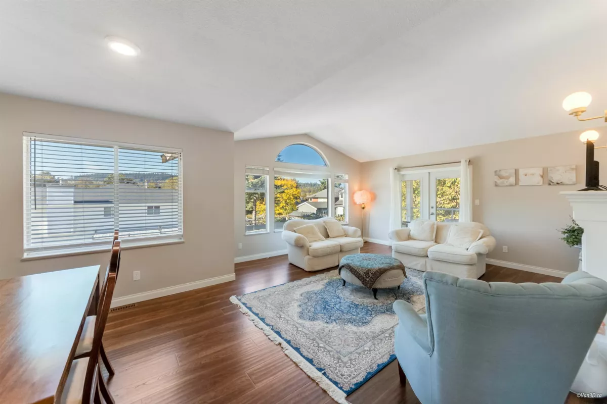 Family Room Photo of 2287 Stafford Avenue, Port Coquitlam, BC