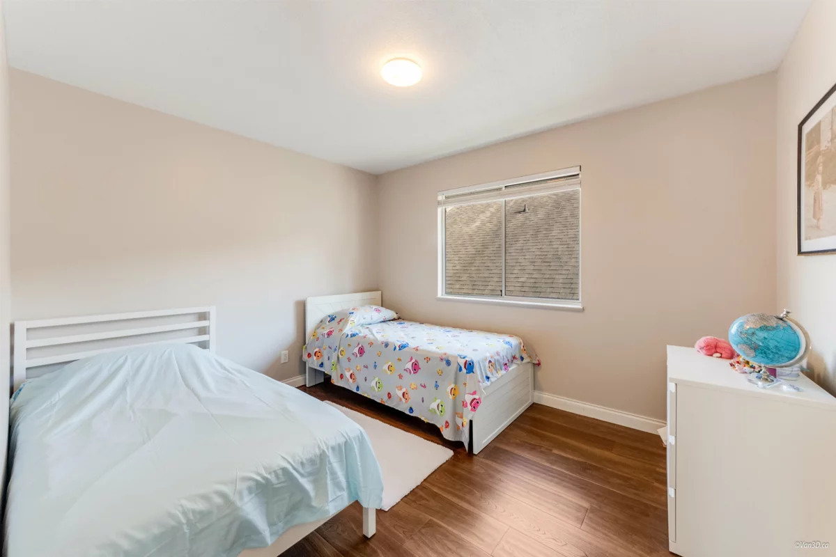 Guest Bathroom Photo of 2287 Stafford Avenue, Port Coquitlam, BC