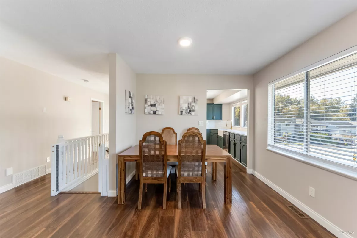 Kitchen Island Photo of 2287 Stafford Avenue, Port Coquitlam, BC