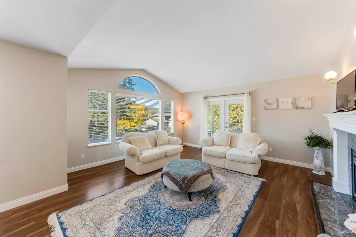 Kitchen Photo of 2287 Stafford Avenue, Port Coquitlam, BC
