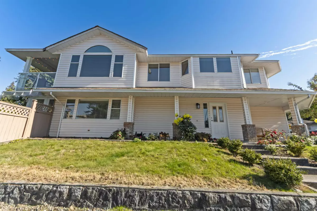 Living Room Photo of 2287 Stafford Avenue, Port Coquitlam, BC