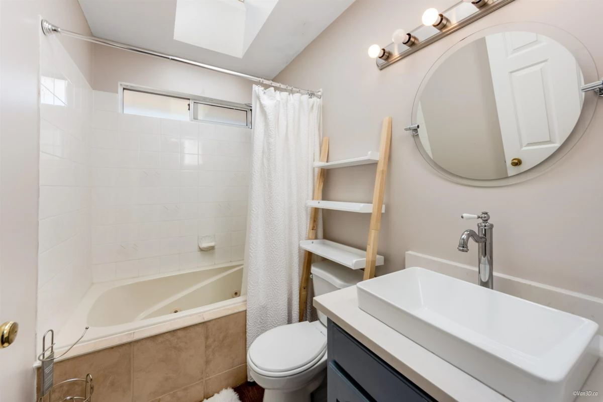 Powder Room Photo of 2287 Stafford Avenue, Port Coquitlam, BC