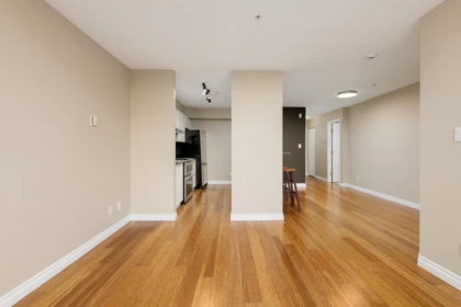 301 7117 Antrim Avenue, Burnaby, BC, Burnaby — Apartment/Condo for sale