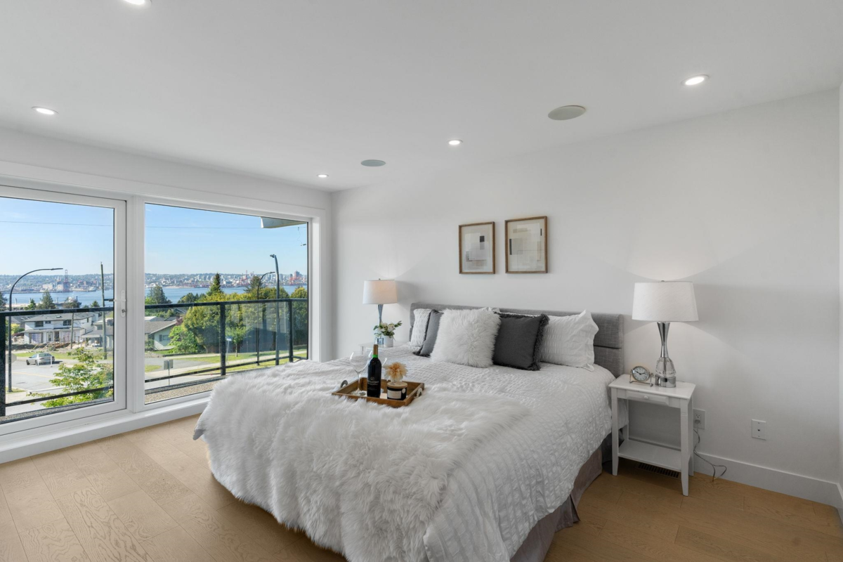 Breakfast Nook Photo of 340 E Keith Road, North Vancouver, BC