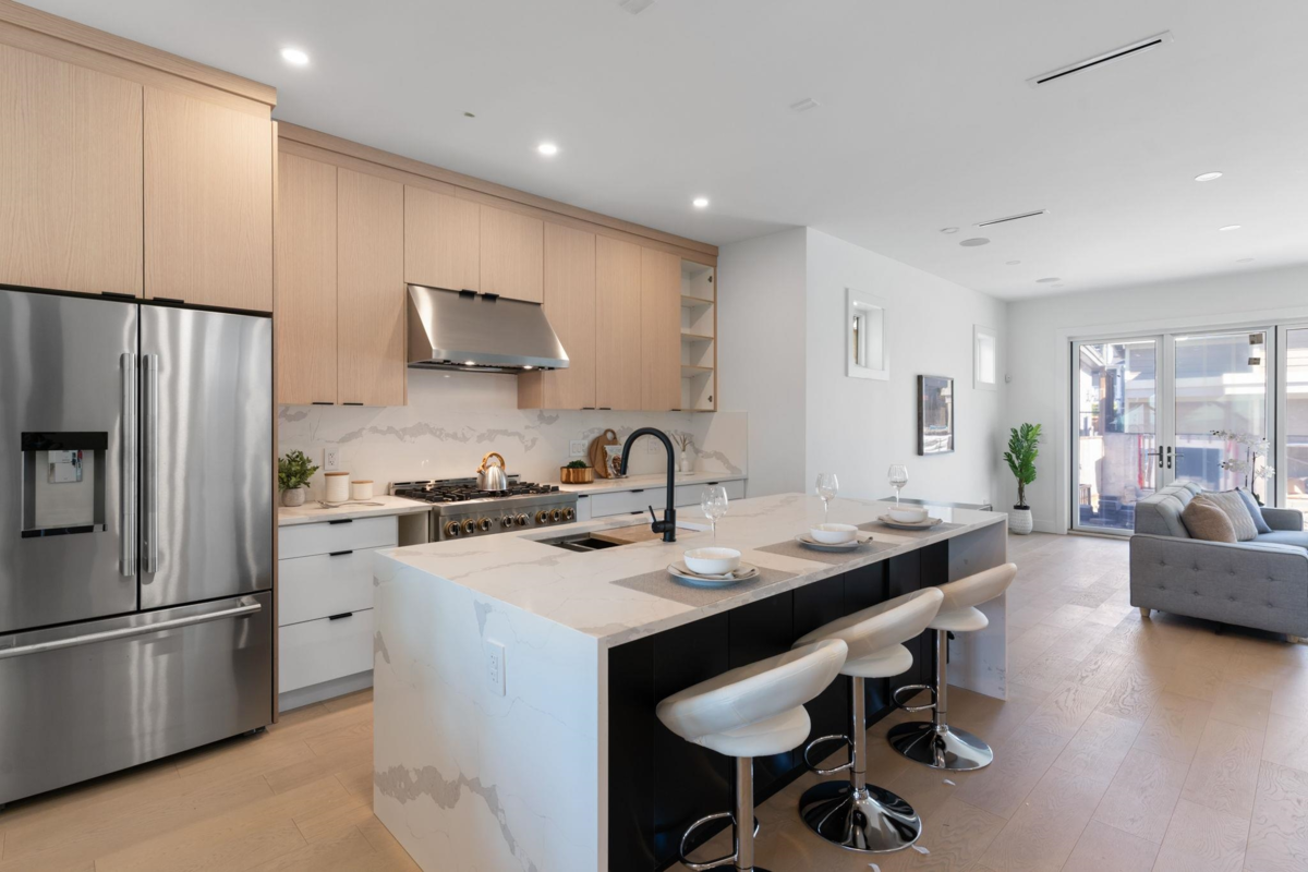Dining Area Photo of 340 E Keith Road, North Vancouver, BC