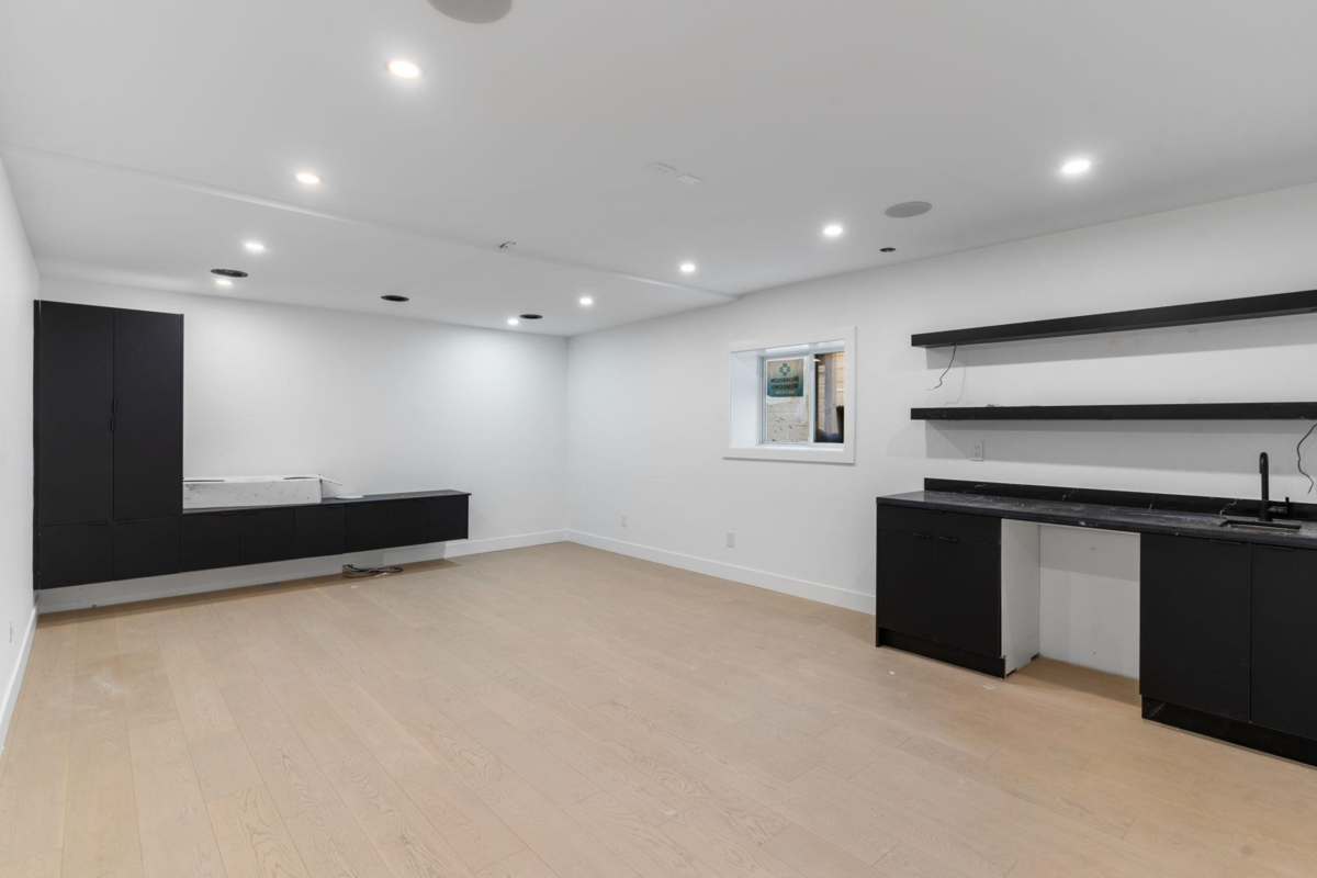 Mudroom Photo of 340 E Keith Road, North Vancouver, BC