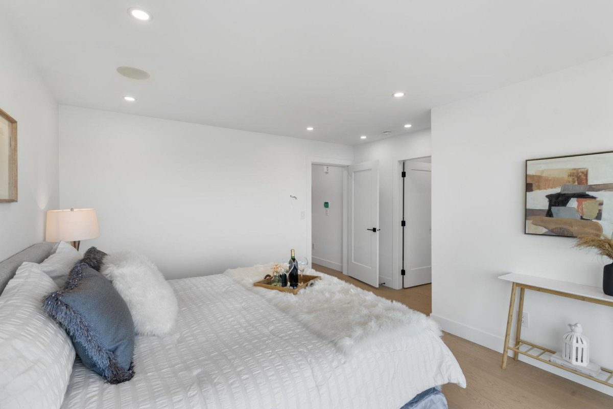 Primary Bathroom Photo of 340 E Keith Road, North Vancouver, BC