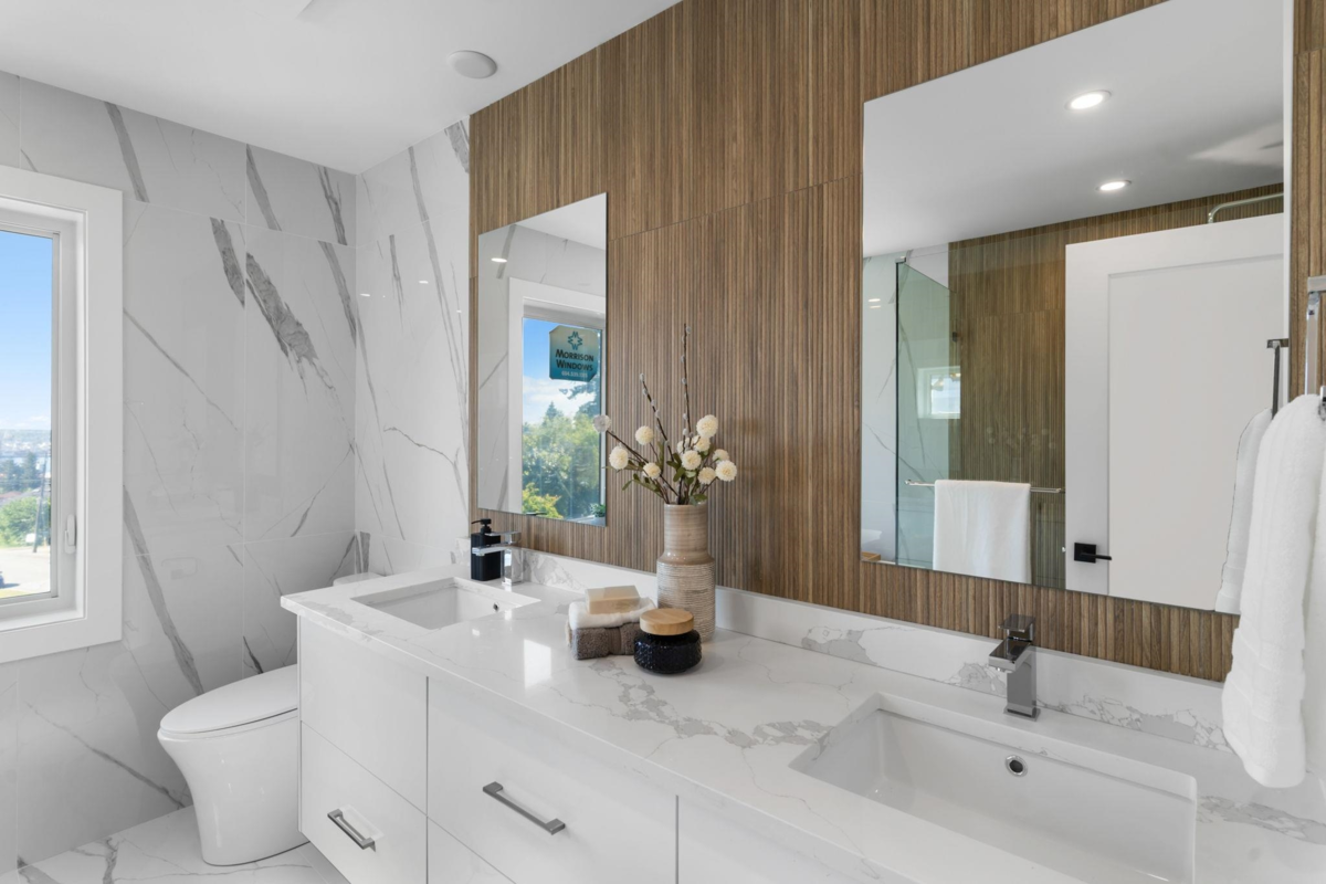 Walk-In Closet Photo of 340 E Keith Road, North Vancouver, BC