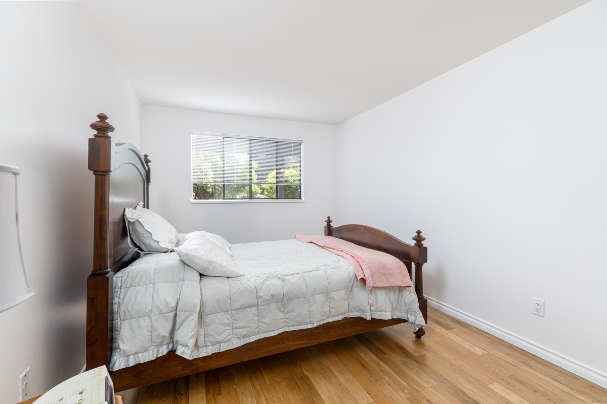 Entry Foyer Photo of 113 1561 Vidal Street, White Rock, BC