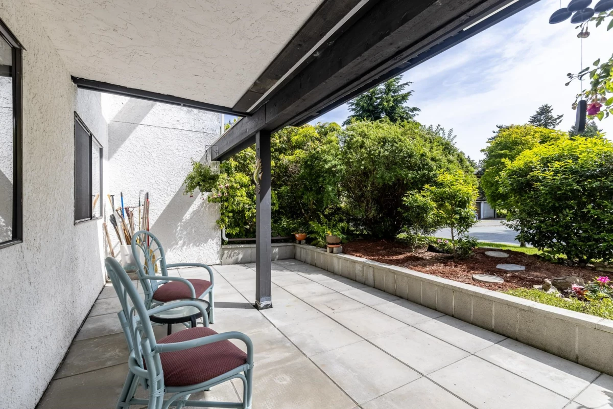 Front Yard Photo of 113 1561 Vidal Street, White Rock, BC