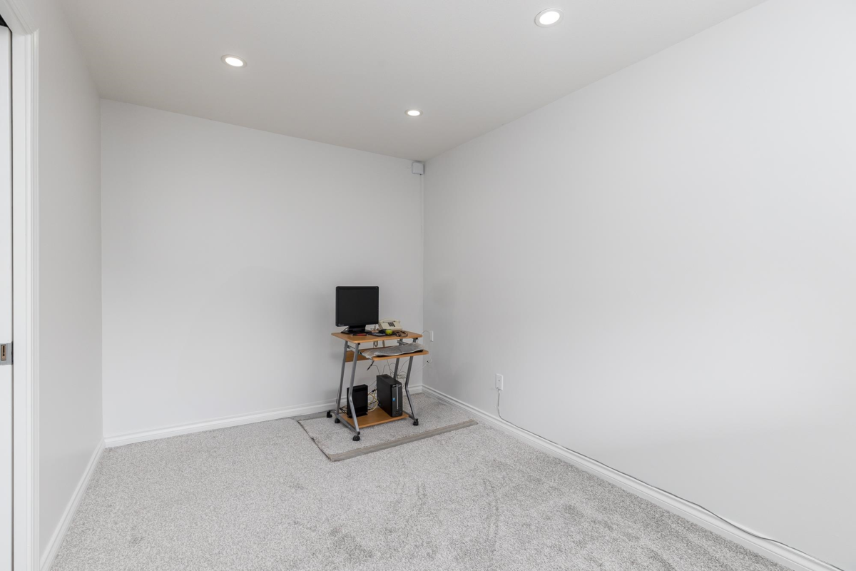 Guest Bathroom Photo of 113 1561 Vidal Street, White Rock, BC