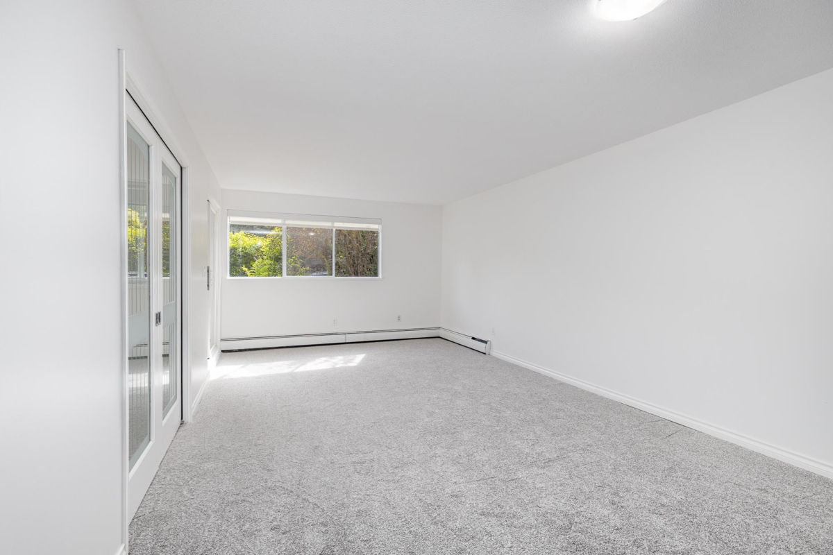 Kitchen Island Photo of 113 1561 Vidal Street, White Rock, BC