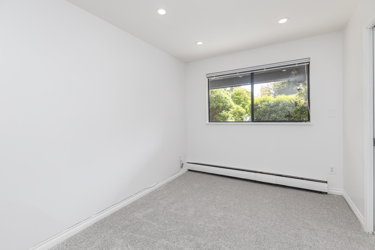 Powder Room Photo of 113 1561 Vidal Street, White Rock, BC