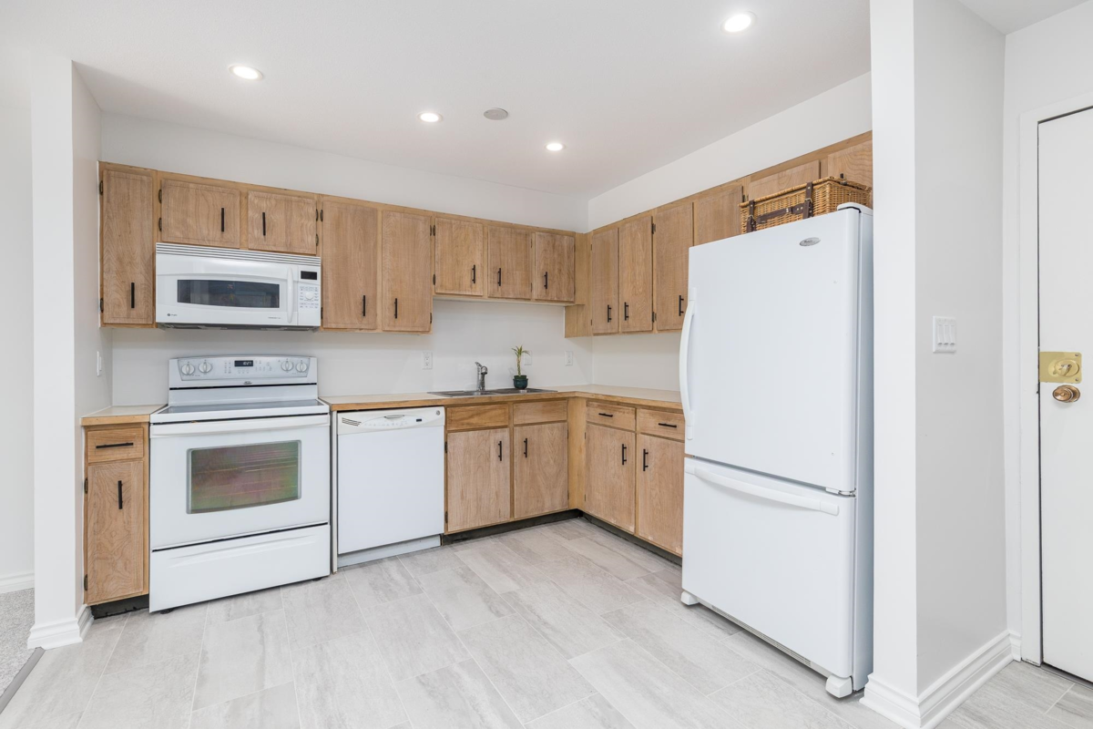 Primary Bathroom Photo of 113 1561 Vidal Street, White Rock, BC