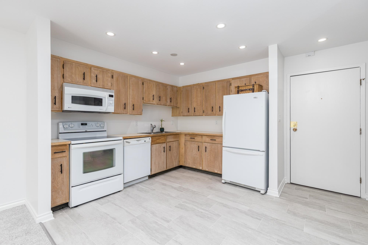 Primary Bedroom Photo of 113 1561 Vidal Street, White Rock, BC