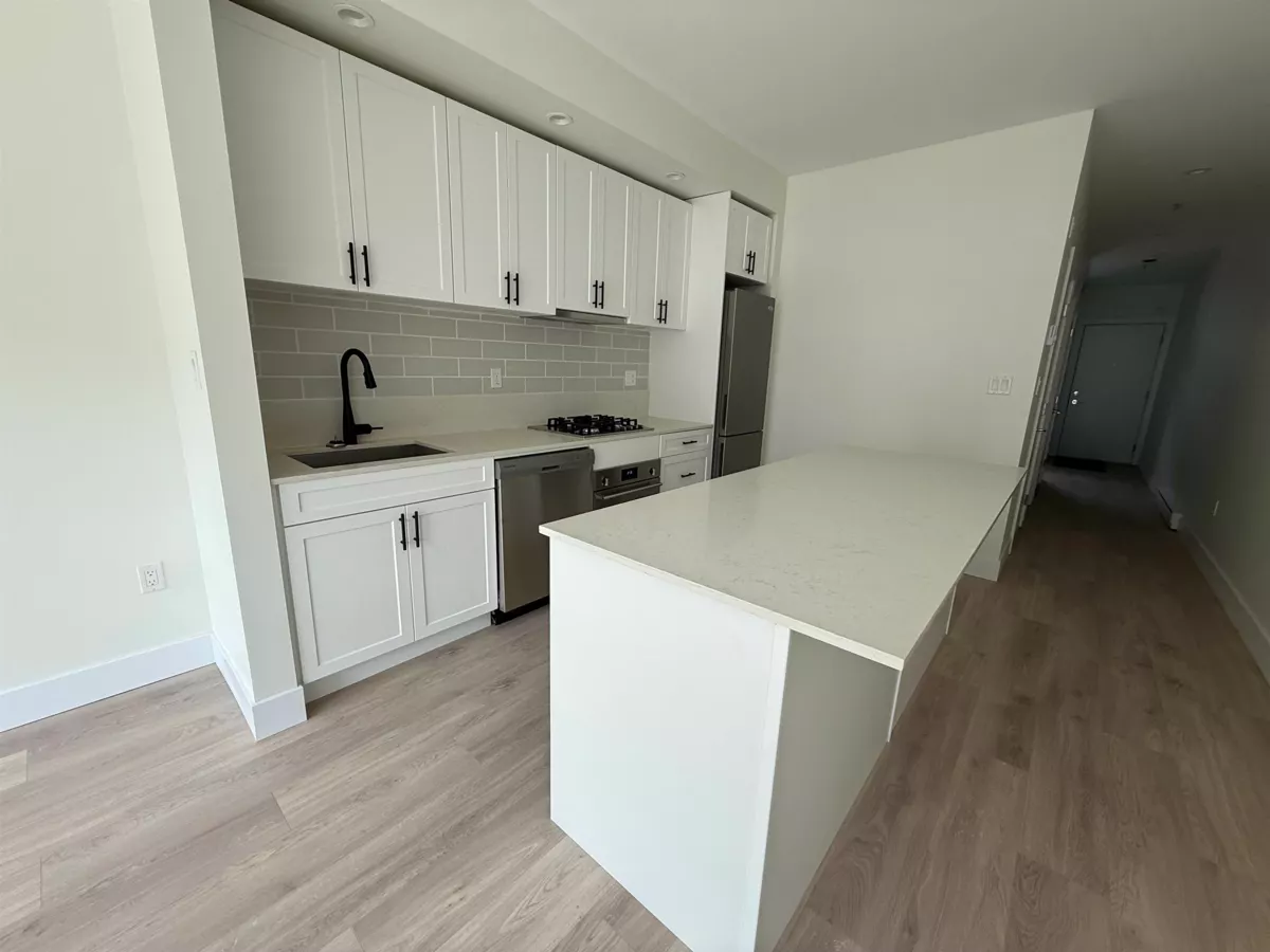 Kitchen Island Photo of 208 626 Alexander Street, Vancouver, BC