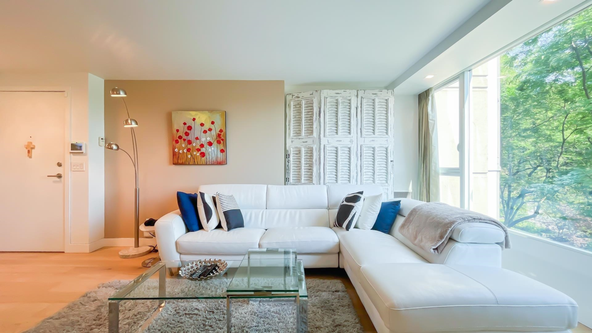 Kitchen Island Photo of 502 1388 Homer Street, Vancouver, BC