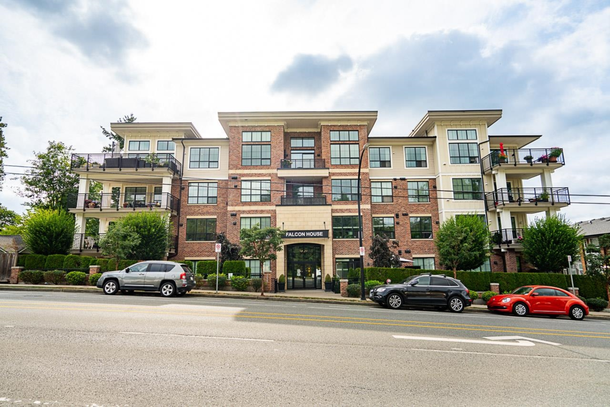 Entry Foyer Photo of 204 12367 224 Street, Maple Ridge, BC
