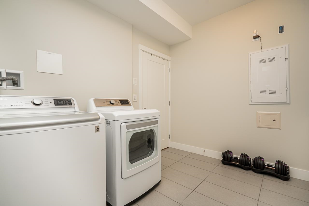 Hallway Photo of 204 12367 224 Street, Maple Ridge, BC